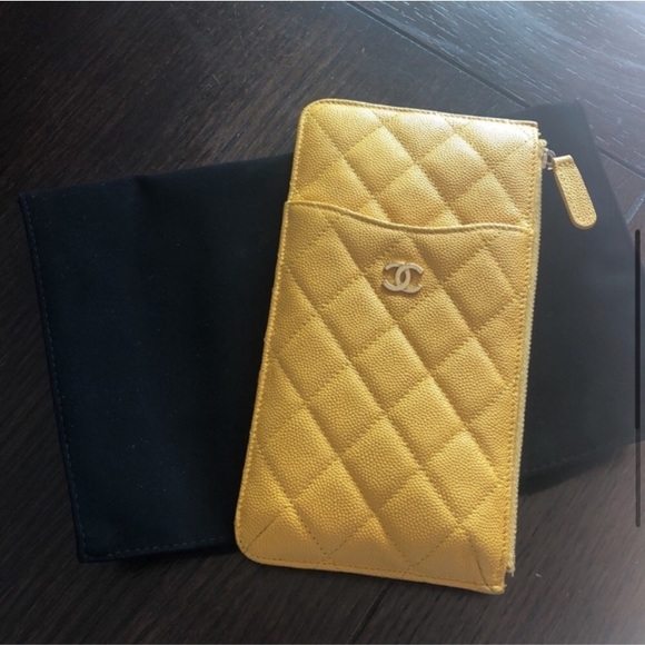 Classic Chanel phone case / pouch - Picture 3 of 16